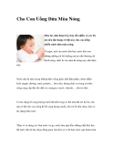 Cho Con Uống Dừa Mùa Nóng