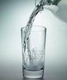 Những cách uống nước có hại cho sức khỏe