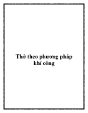 Thở theo phương pháp khí công.