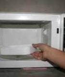 Có nên sử dụng đồ nhựa để quay trong lò vi sóng?