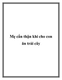 Mẹ cẩn thận khi cho con ăn trái cây