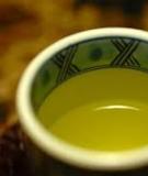 Cốc nước chè xanh