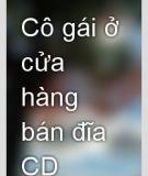 Cô gái ở cửa hàng bán đĩa CD