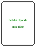 Bé khó chịu khi mọc răng