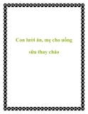 Con lười ăn, mẹ cho uống sữa thay cháo