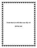 Tránh đặt kệ tủ đối diện trực tiếp với giường ngủ