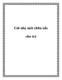 Gãi nhẹ môi chữa nấc cho trẻ