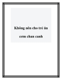 Không nên cho trẻ ăn cơm chan canh