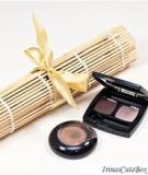 Biến mành tre thành nơi đựng đồ trang điểm